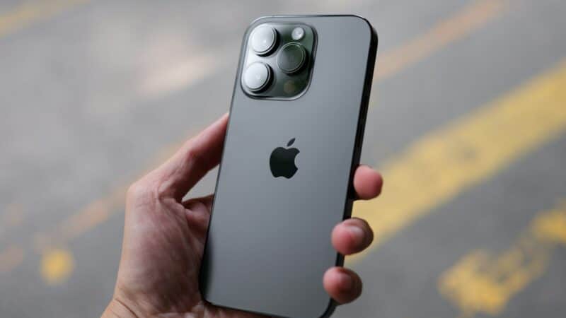 „Apple“ produktų pardavimai ir vėl stebina, paskelbti naujausi „iPhone“ rezultatai