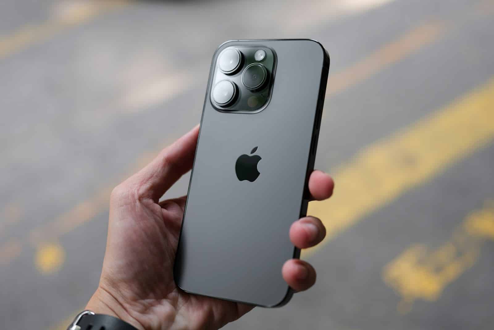 „Apple“ produktų pardavimai ir vėl stebina, paskelbti naujausi „iPhone“ rezultatai