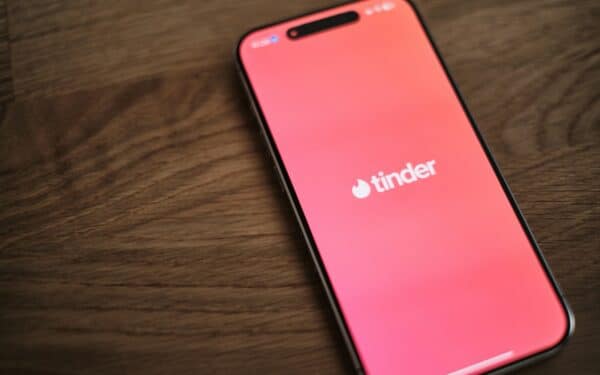 „Tinder“ atnaujina strategiją: sieks įtraukti Z kartą per renginius ir DI funkcijas