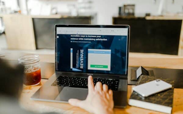 Bijote pradėti investuoti? Paprasti žingsniai, kurie padės išvengti brangių klaidų