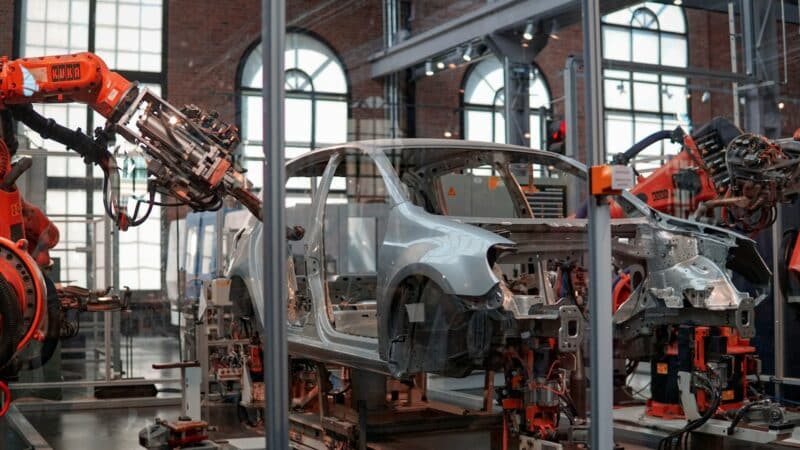 Šokas Prancūzijai: automobilių fabrikai tuštėja, kardinaliai sumažėjo darbo vietų