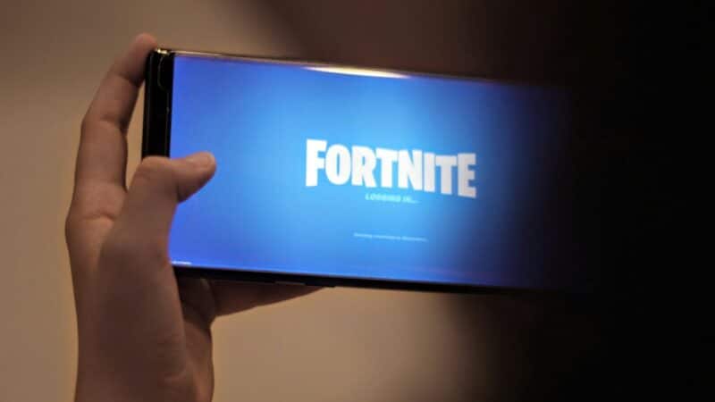 „Google“ kapituliuoja: „Fortnite“ žaidimas grįžta į „Play Store“ parduotuvę