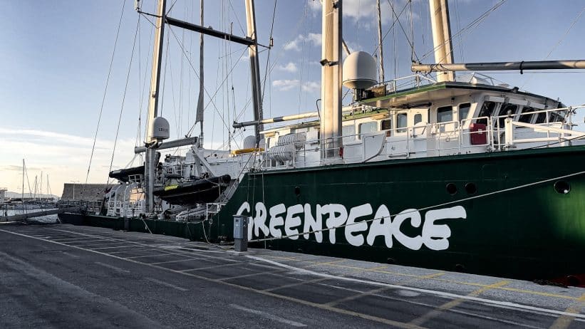 „Greenpeace“ laivas. Unsplash nuotr.