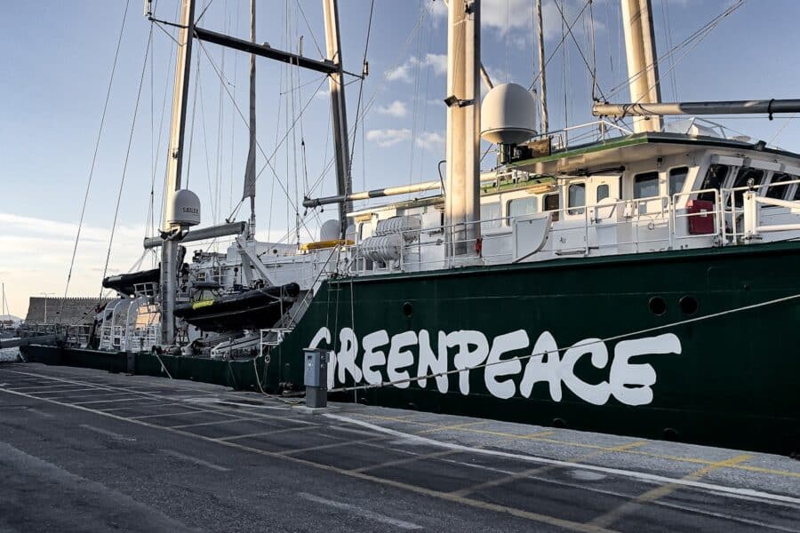 „Greenpeace“ laivas. Unsplash nuotr.