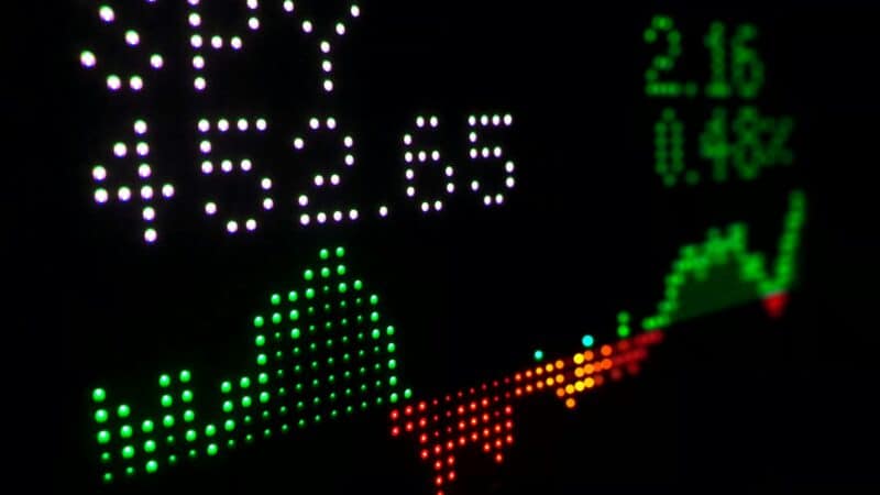 S&P 500 kovo papildymas: 4 naujos įmonės indekse – sužinok, kas pateko ir kodėl tai svarbu rinkoms