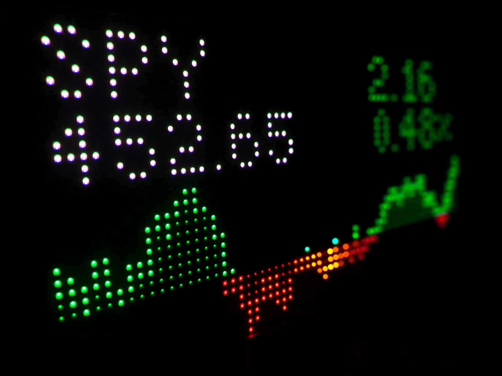 S&P 500 kovo papildymas: 4 naujos įmonės indekse – sužinok, kas pateko ir kodėl tai svarbu rinkoms