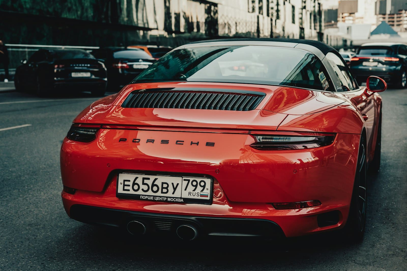 Irano karas kelia grėsmę Europos prabangių automobilių gamintojams Artimuosiuose Rytuose