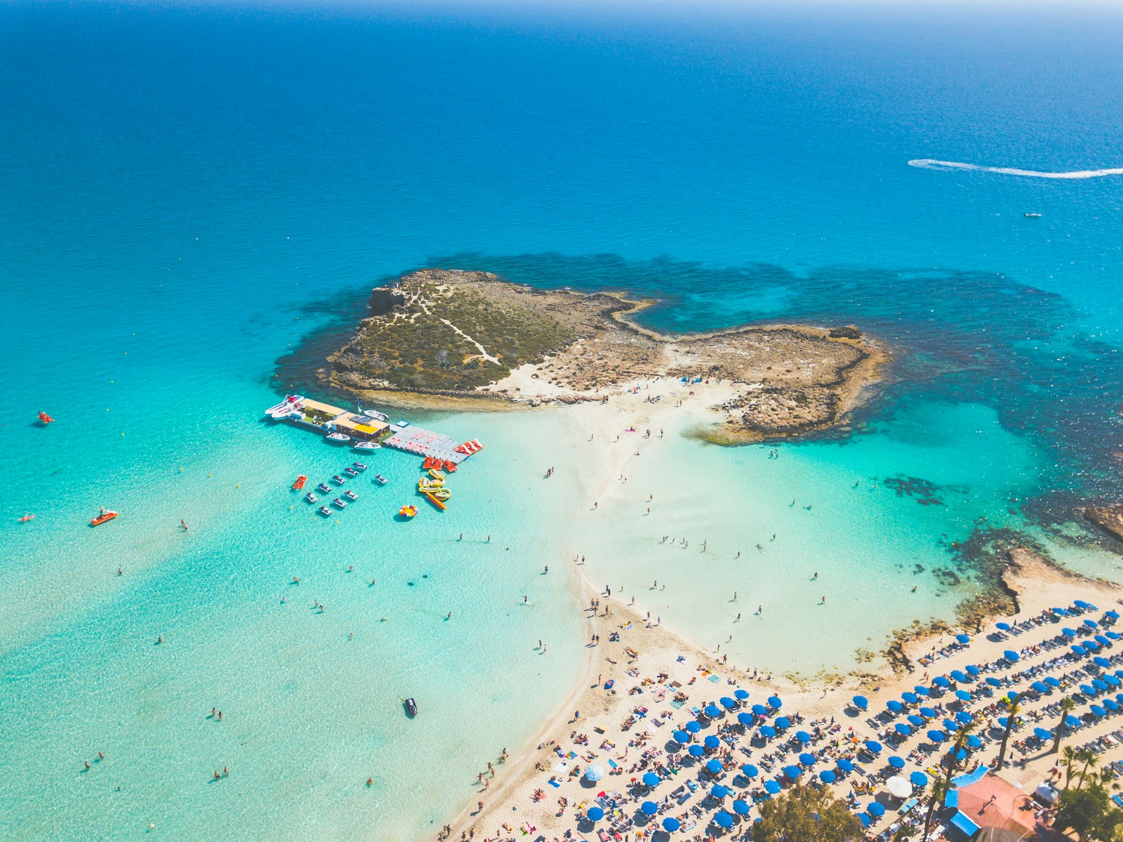 Turistai masiškai atšaukia keliones: niekas nebenori vykti į šias populiarias šalis