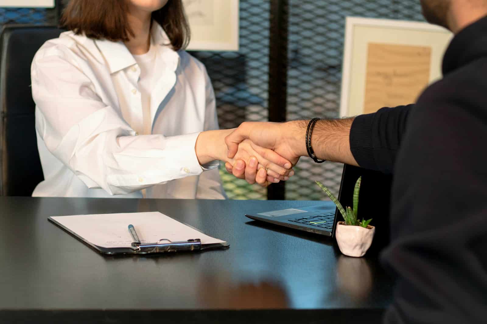 Karjeros šansas, kurio nenorėsite praleisti: prasidėjo atranka į prestižinę programą „Kurk Lietuvai“