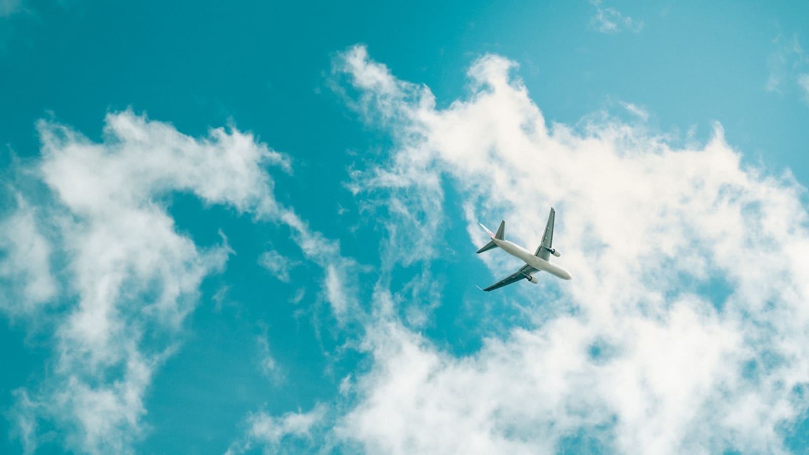 ES švelnina aviacinių degalų taisykles, tiekėjams baudos kol kas negresia