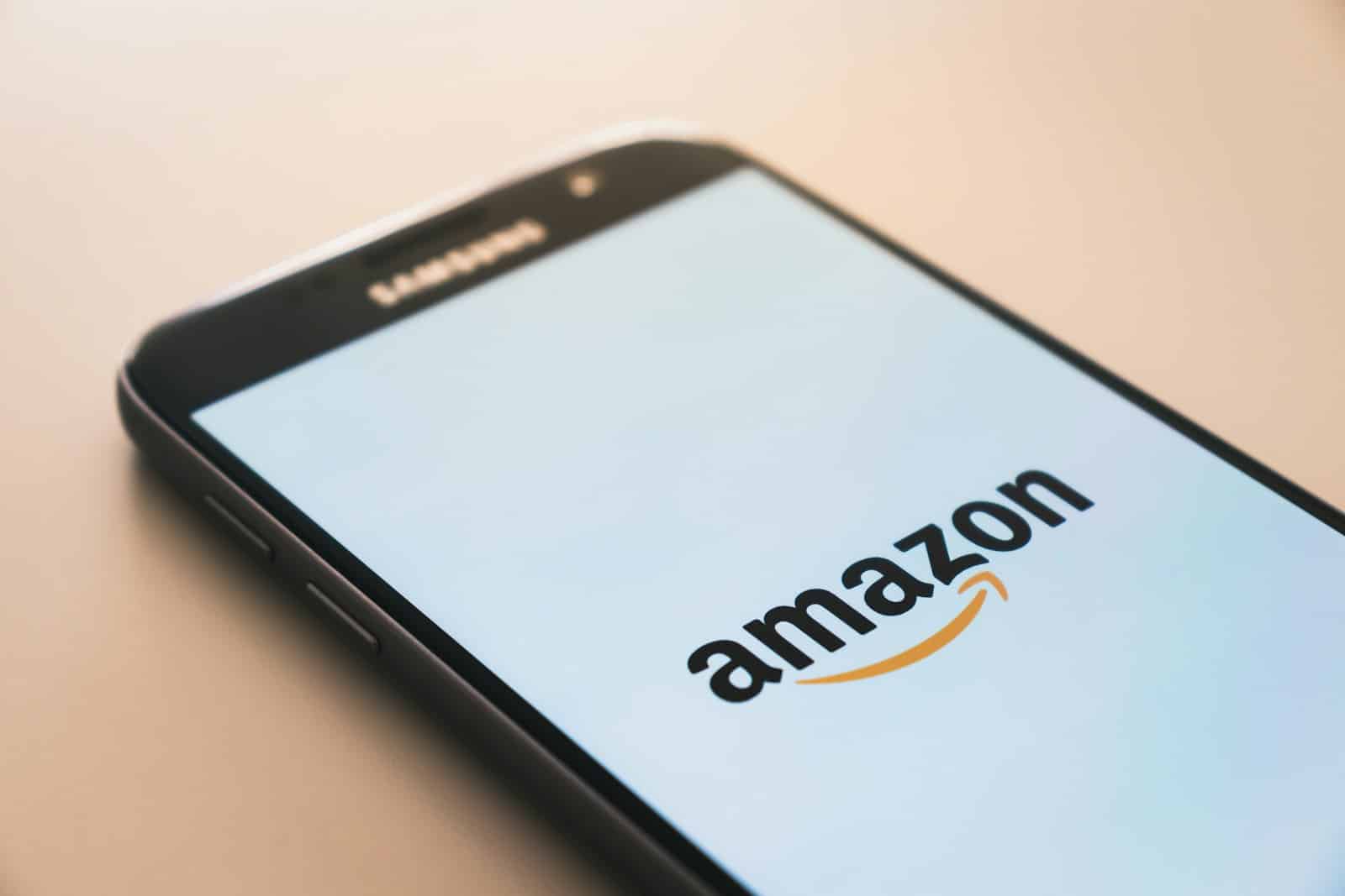 „Amazon“ kuro mokestis ir nauja tvarka: ar prekybininkams dar liks pelno?