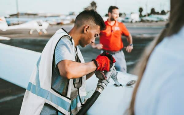 Rekordinės kainos smogia rinkai, aviacinis kuras ir dyzelinas brangsta be sustojimo