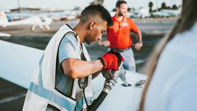 Rekordinės kainos smogia rinkai, aviacinis kuras ir dyzelinas brangsta be sustojimo