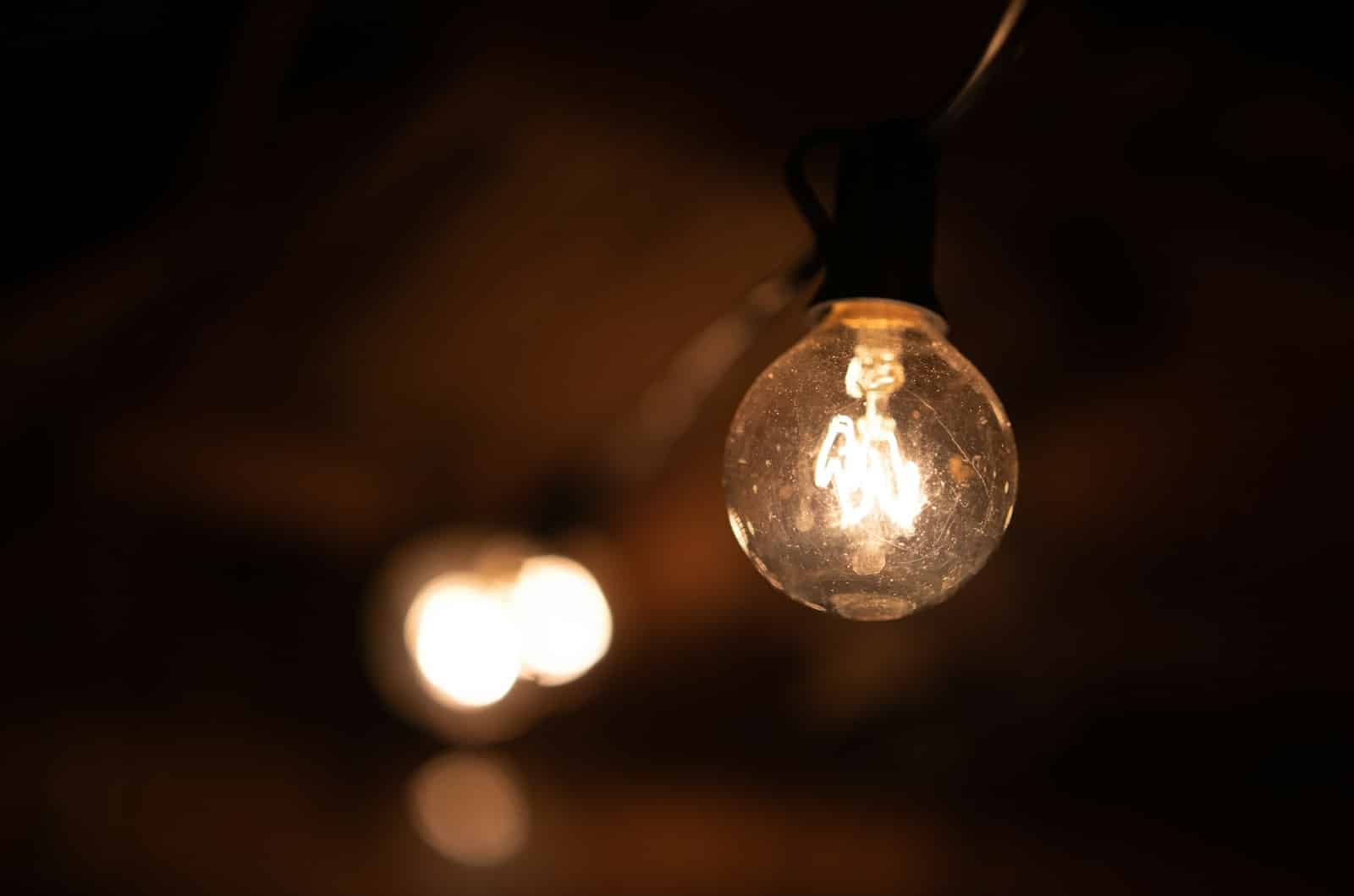 Tinklų mokesčiai spaudžia vartotojus: ar tarifų reforma taps energetikos lūžio tašku?