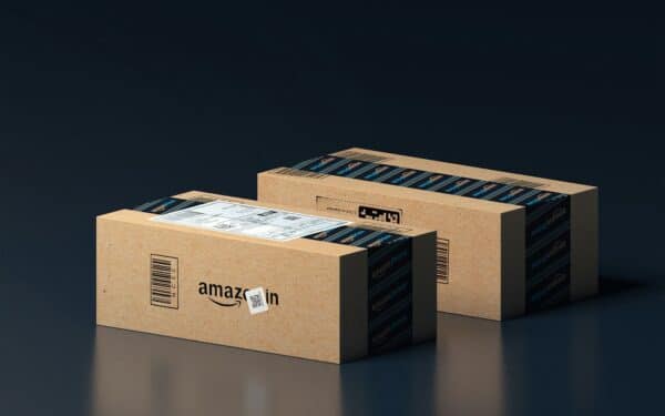 „Amazon“ keičia savo kryptį: derisi dėl rekordinės investicijos į „ChatGPT“ dirbtinį intelektą