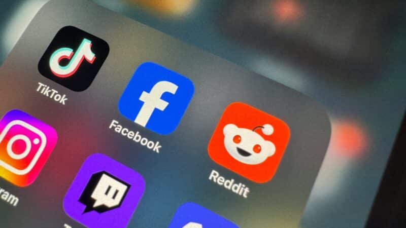 Smūgis „Reddit“ vadovams: skyrė milijoninę baudą dėl neteisėto duomenų tvarkymo