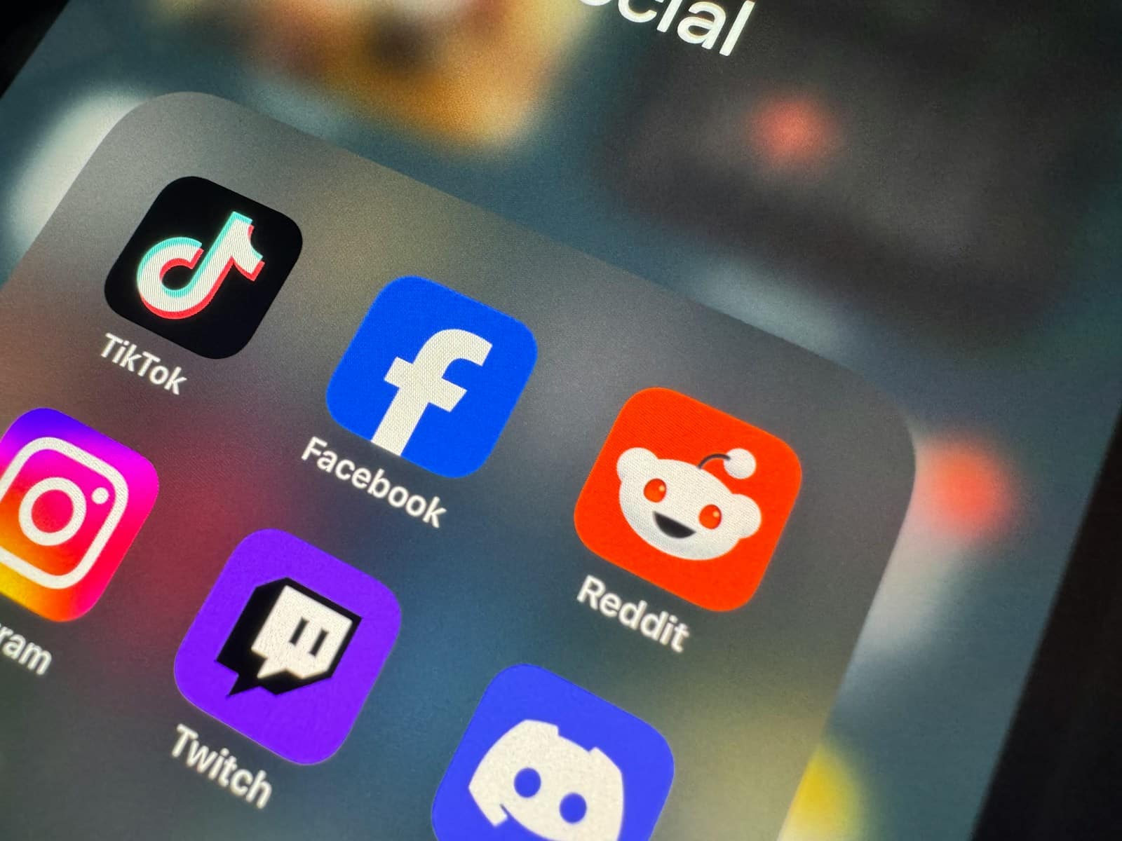 Smūgis „Reddit“ vadovams: skyrė milijoninę baudą dėl neteisėto duomenų tvarkymo