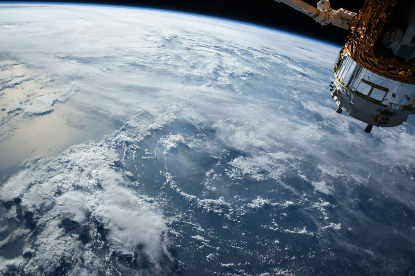 Misija ir vėl stabdoma: NASA atidėjo istorinį skrydį aplink Mėnulį