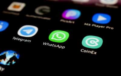 Politikai atsisako „Signal“ ir „WhatsApp“, darbinės žinutės keliasi į uždaras sistemas
