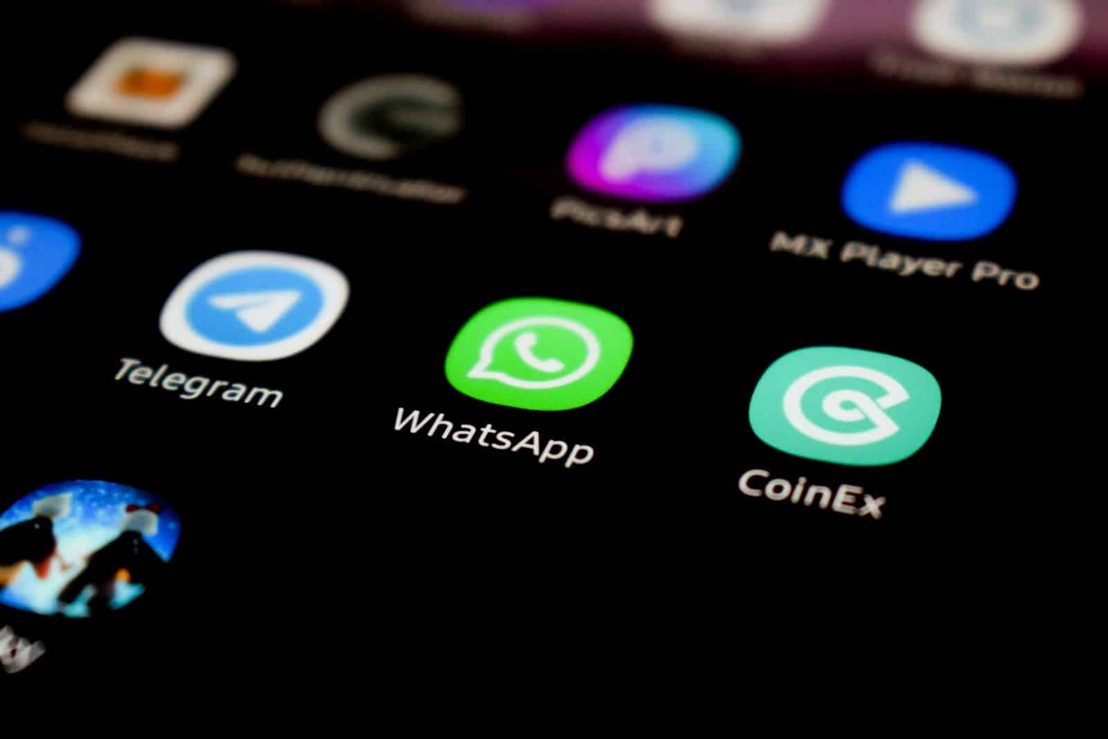„WhatsApp“ pradės siūlyti mokamą planą, sužinokite, kiek tai kainuos