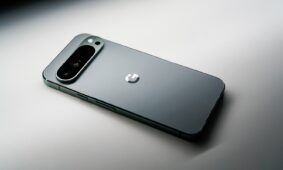 „Google Pixel 9“ išmanusis telefonas. Unsplash nuotr.