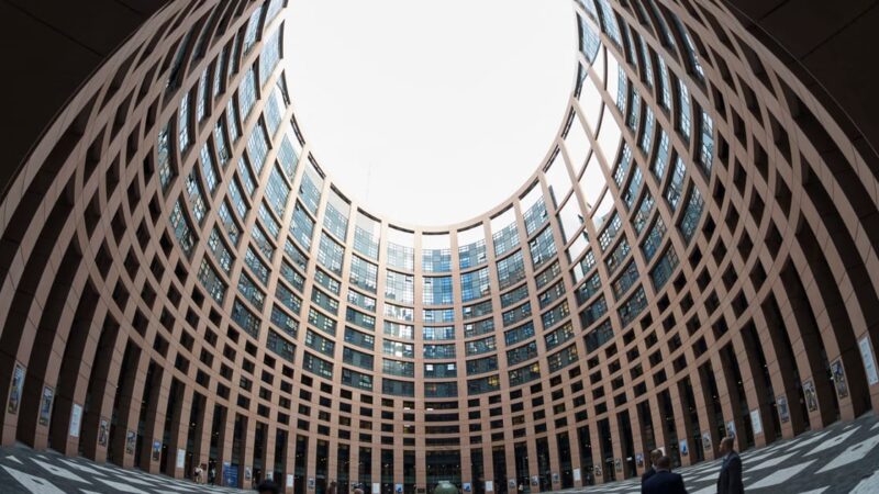 Skandalas Europos Parlamente: Komisija kaltinama klūpant prieš Trumpo diktuojamą darbotvarkę