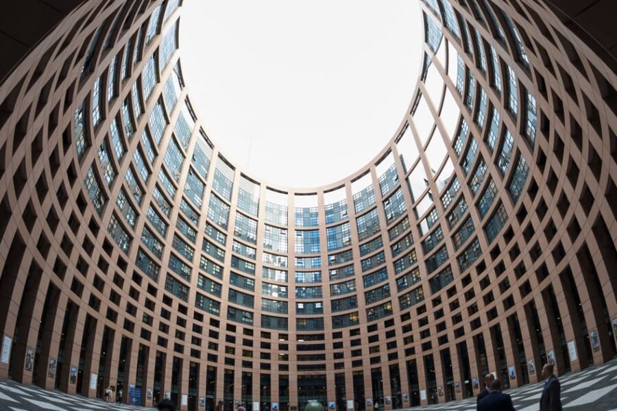 Skandalas Europos Parlamente: Komisija kaltinama klūpant prieš Trumpo diktuojamą darbotvarkę