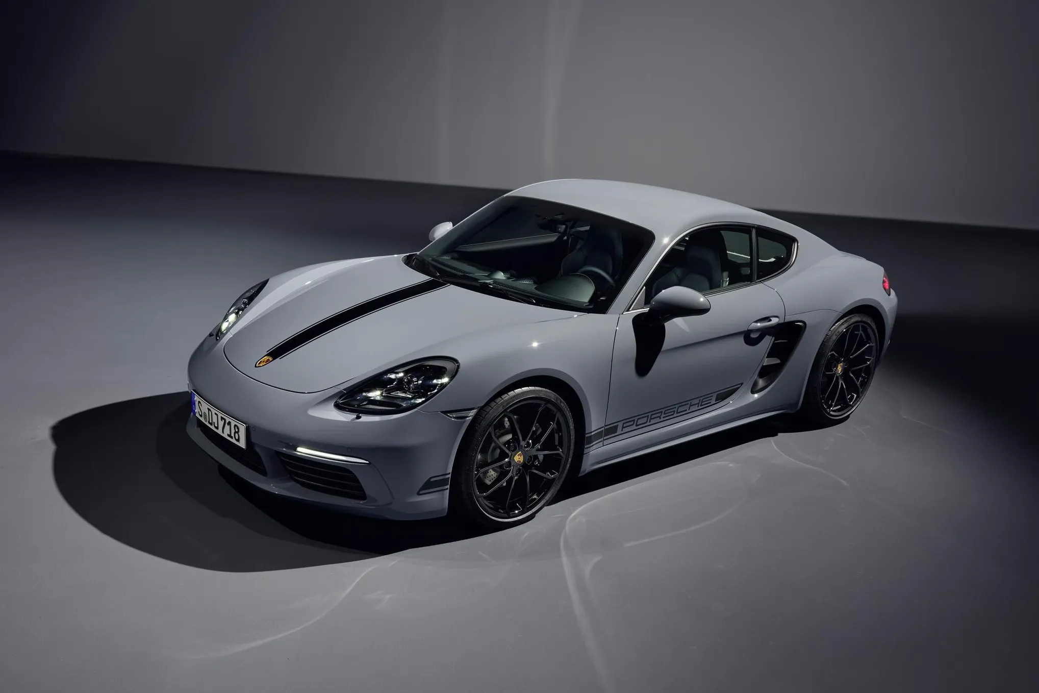 „Porsche“ gerbėjams teks nusivilti: ilgai laukti modeliai gali taip ir nedebiutuoti