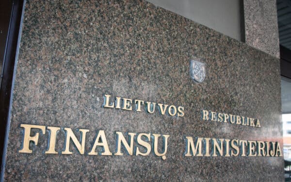 Siūlymas riboti degalų kainas įgauna pagreitį: finansų ministras įspėja dėl pasekmių