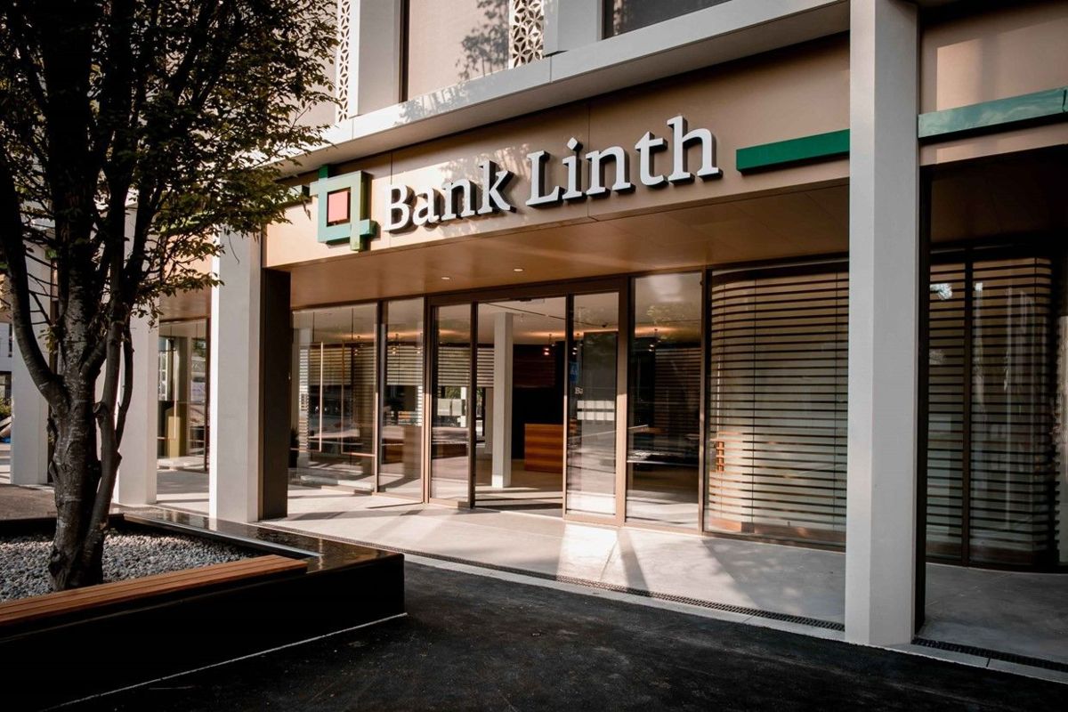 LLB pajamos šoktelėjo iki 611 mln. frankų, bet pelną pristabdė integracijos kaštai