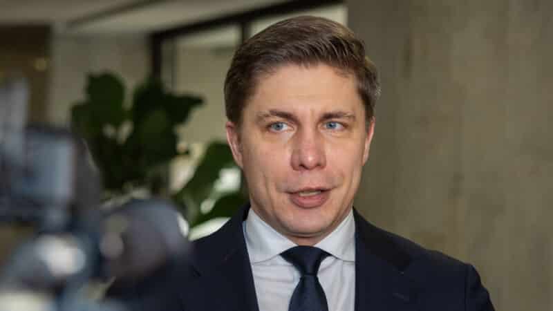 Pagaliau nugriaus? Politikai vienijasi dėl Maskvos namų, bet kliūtys niekur nedingo