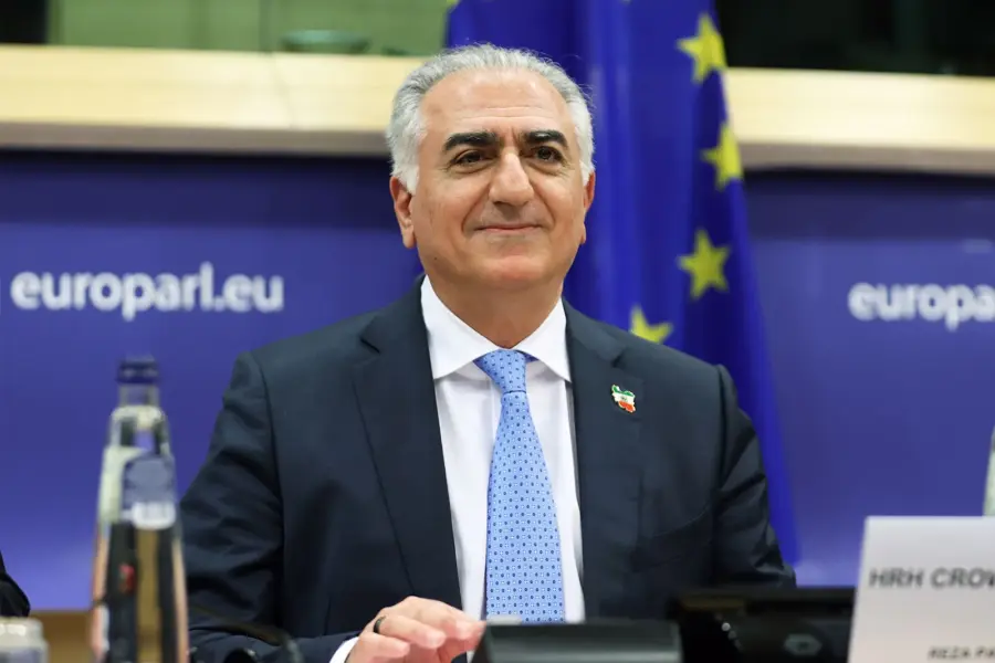 Į iraniečius kreipėsi paskutiniojo Irano šacho sūnus Pahlavi