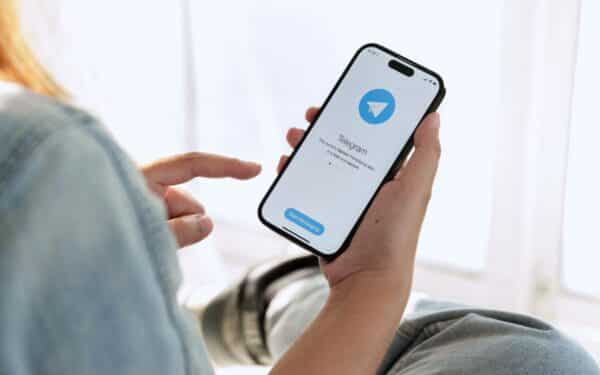 Rusija pradėjo lėtinti „Telegram“: valdžia stiprina interneto kontrolę
