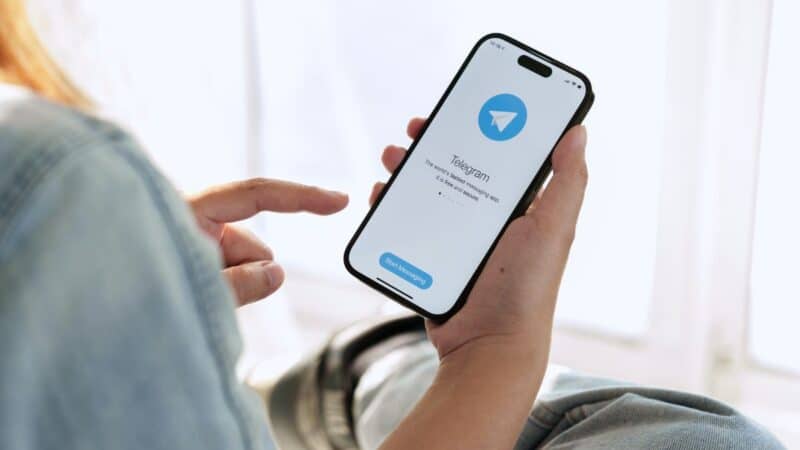 Rusija pradėjo lėtinti „Telegram“: valdžia stiprina interneto kontrolę