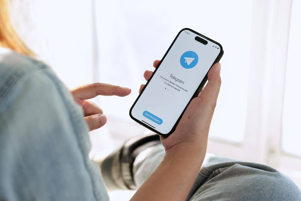Rusija pradėjo lėtinti „Telegram“: valdžia stiprina interneto kontrolę