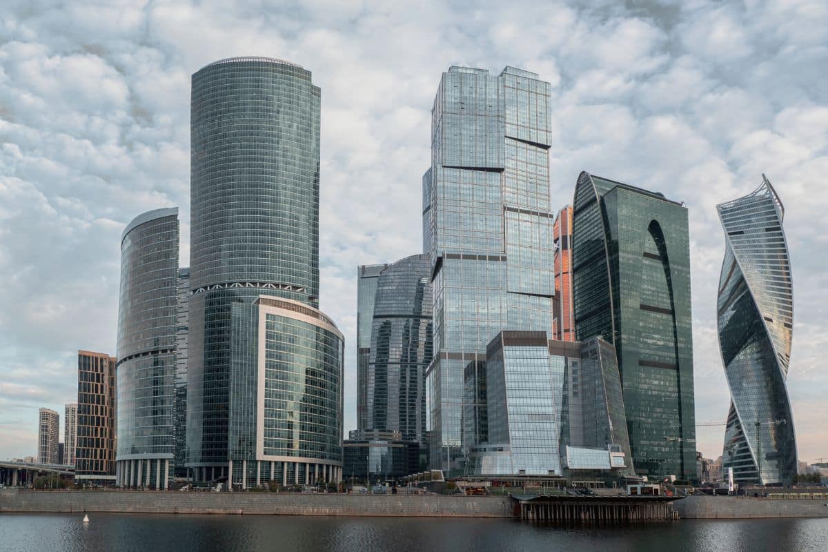 Rusijos bankų sistema braška: ekspertai įspėja apie galimą krizę
