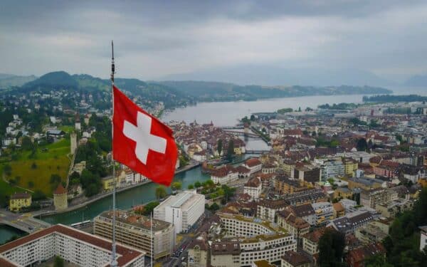 Šveicarijoje vyks referendumas dėl gyventojų skaičiaus apribojimo: ar bus stabdoma migracija į šalį?