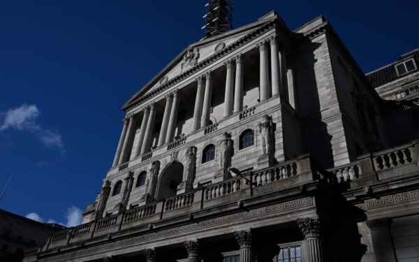 Ar kriptovaliutos tampa įrankiu įtakai politikams? JK svarsto griežtus ribojimus