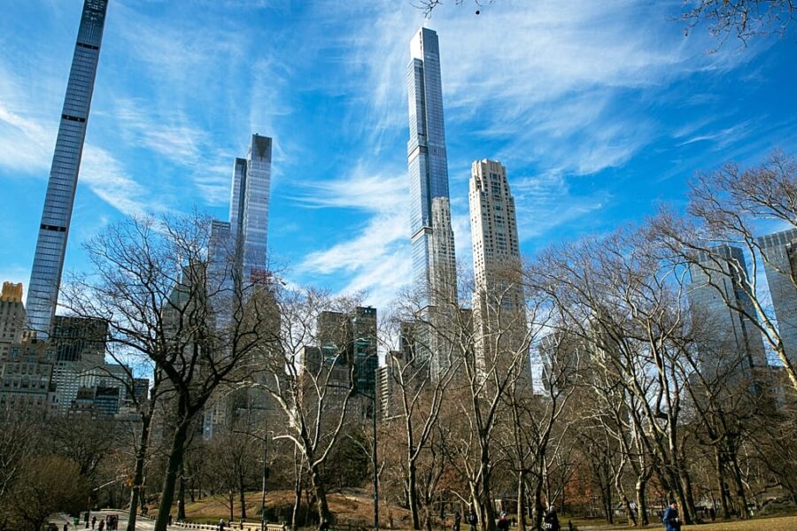 Apleisti Niujorko dangoraižiai: atskleista, kur milijardieriai slepia nešvarius turtus