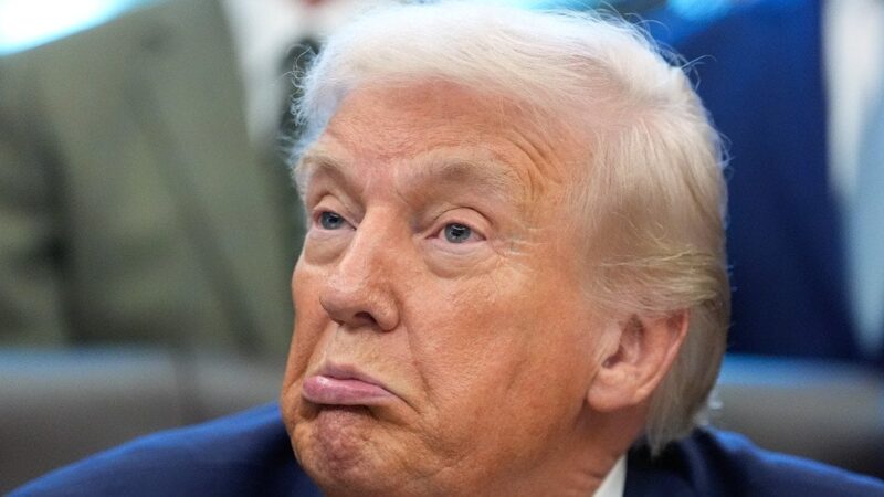 Karo šešėlis kiršina sąjungininkus: Trumpas pareiškė, kad JK nebuvo naudinga