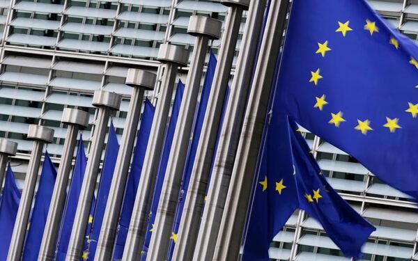 JAV teismo verdiktas kelia įtampą: ES atidžiai analizuoja sprendimą dėl muitų tarifų