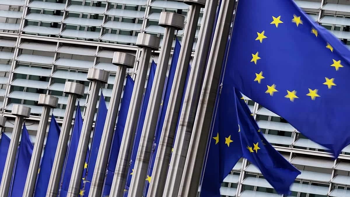 JAV teismo verdiktas kelia įtampą: ES atidžiai analizuoja sprendimą dėl muitų tarifų