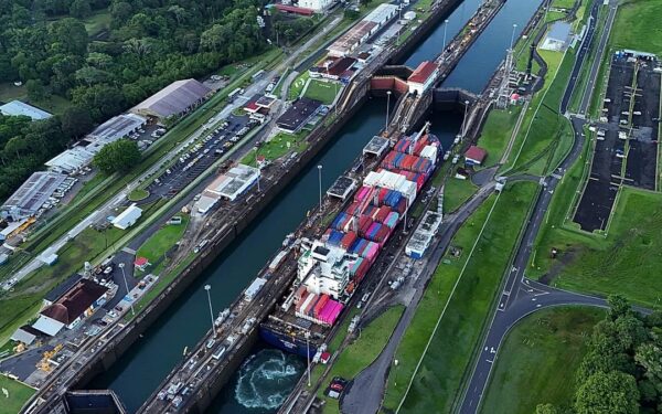 Strateginis smūgis Kinijai: Panama panaikina Honkongo įmonei suteiktą koncesiją