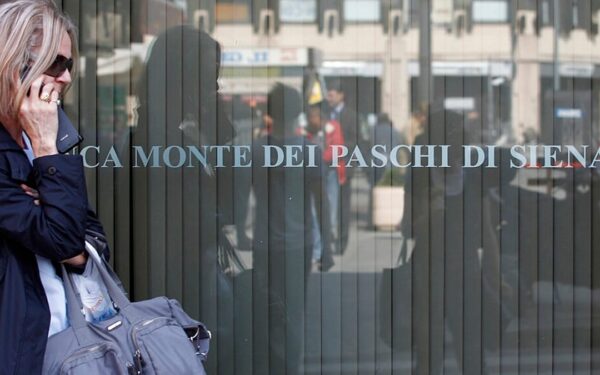 Skandalas Italijoje: aukštas pareigūnas įtariamas pasipelnęs iš slaptos bankų informacijos