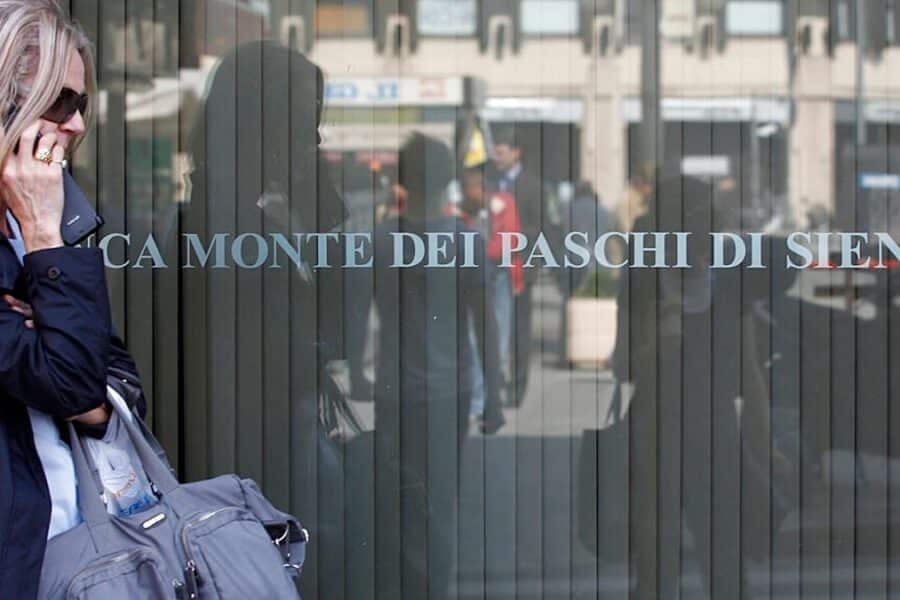 Skandalas Italijoje: aukštas pareigūnas įtariamas pasipelnęs iš slaptos bankų informacijos
