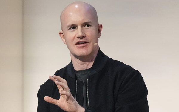 Kriptovaliutų nuosmukis kirto milijardieriui: „Coinbase“ vadovas iškrito iš turtingiausiųjų 500-uko