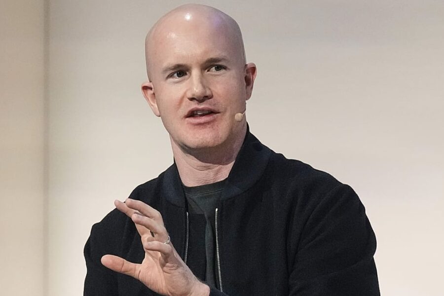 Kriptovaliutų nuosmukis kirto milijardieriui: „Coinbase“ vadovas iškrito iš turtingiausiųjų 500-uko