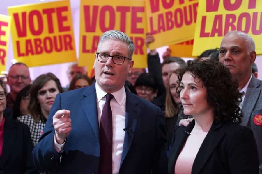 Starmerio valdžiai – pavojingas lūžio taškas: ar premjeras atlaikys maištą savo gretose?