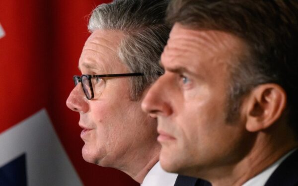 Macronas stiprina politinius saugiklius: ruošiasi galimai kraštutinių dešiniųjų pergalei