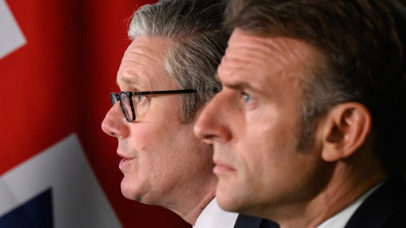 Macronas stiprina politinius saugiklius: ruošiasi galimai kraštutinių dešiniųjų pergalei